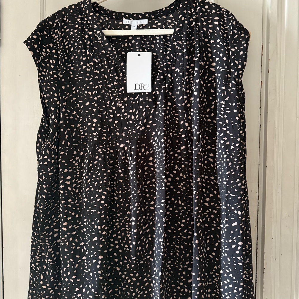 DR2 Black and Pink Sleeveless Pleated Blouse